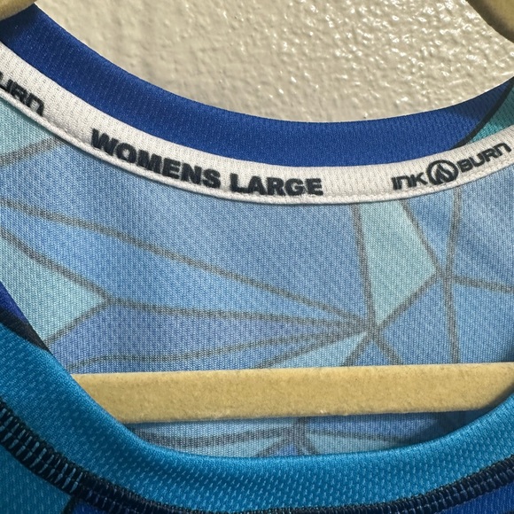 InkNBurn Women’s ISO Tech TShirt Blue Geometric Print Large - Picture 2 of 3
